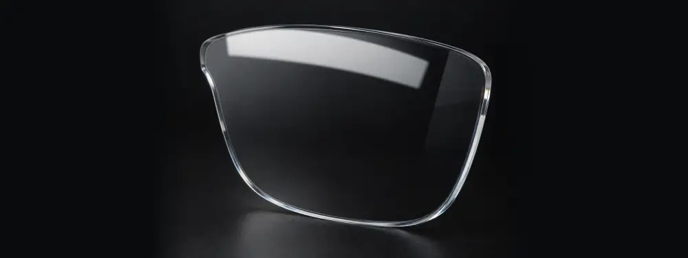 Lente transparente de policarbonato sin revestimientos adicionales y con reflejo de superficie visible