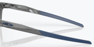 Patillas originales Oakley OO8173 Activate, color 06 · Gris pulido smoked